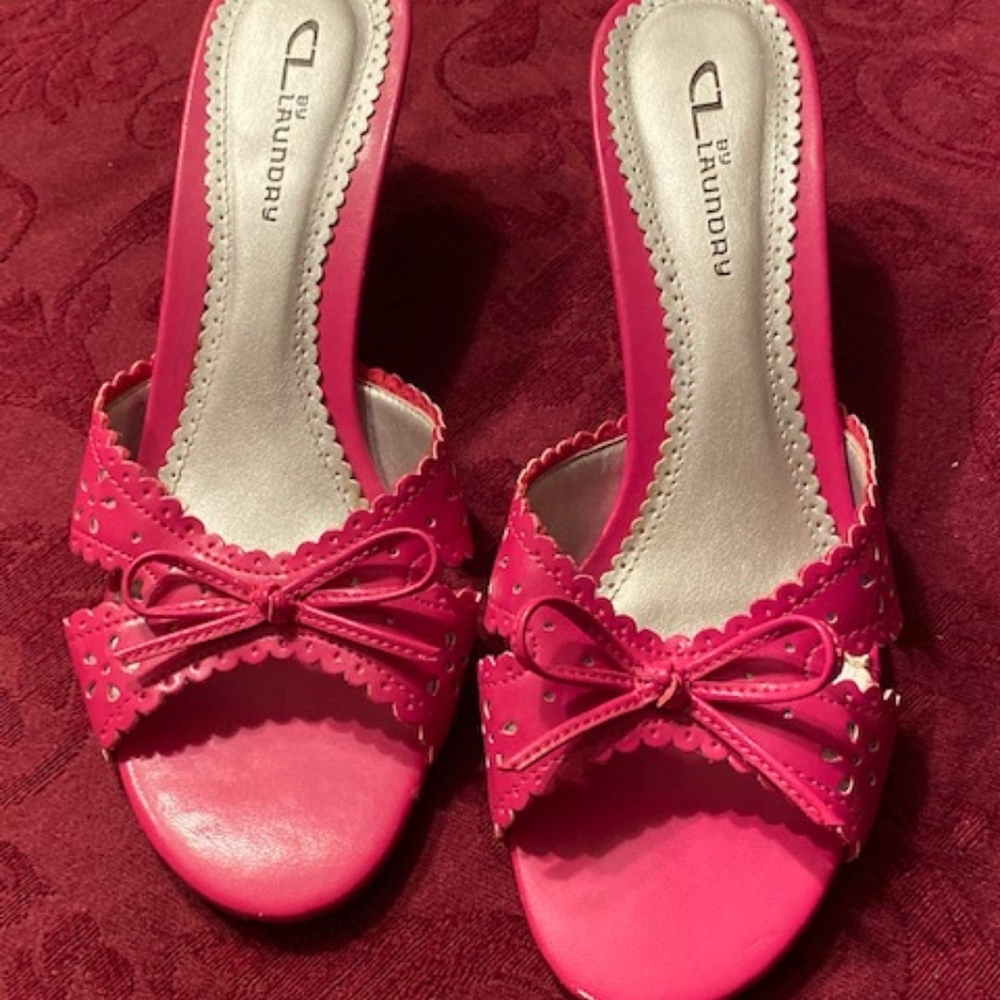 Chinese Laundry hot pink slides.